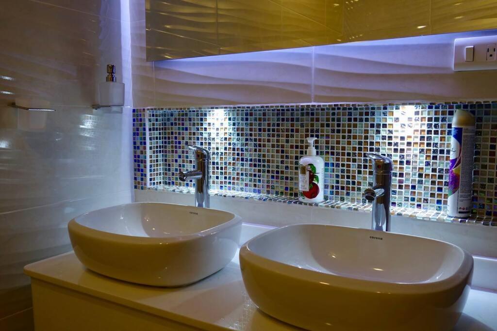 Bespoke Suite, Unique Location, Complementary Airport Pick Up Apartamento