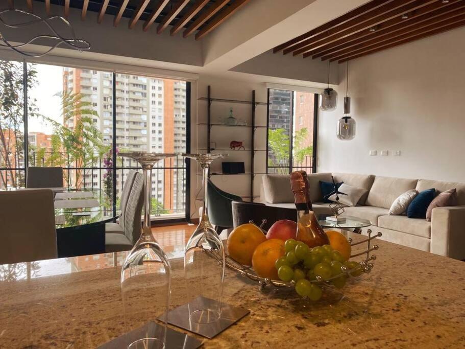Bespoke Suite, Unique Location, Complementary Airport Pick Up * Bogotá