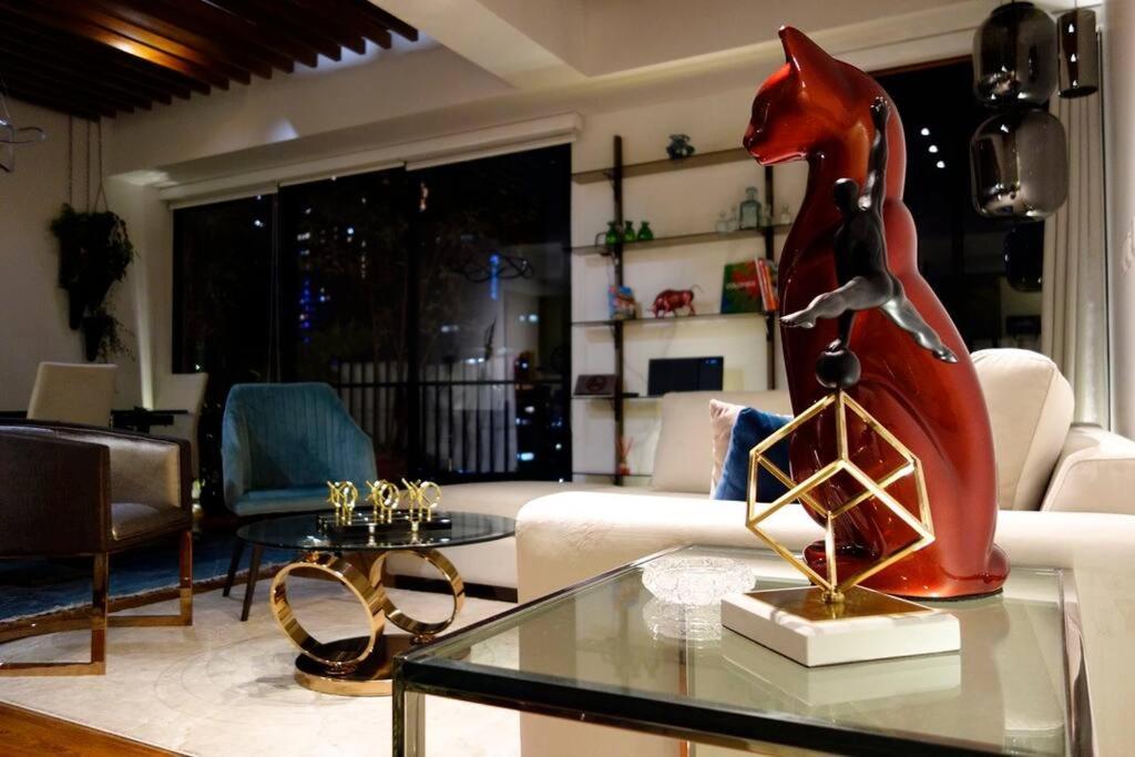 Bespoke Suite, Unique Location, Complementary Airport Pick Up Apartamento
