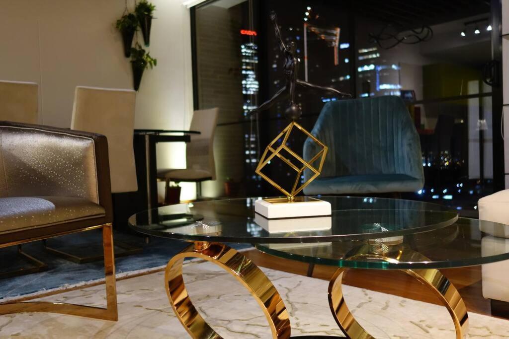 Bespoke Suite, Unique Location, Complementary Airport Pick Up * Bogotá